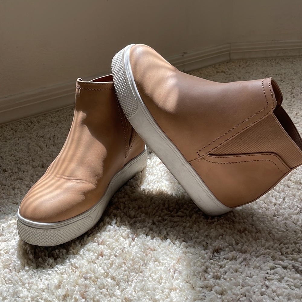DV DOLCE VITA - Women ls Size 6 Bootie Sneaker Heels - Cream Tan Orange Color